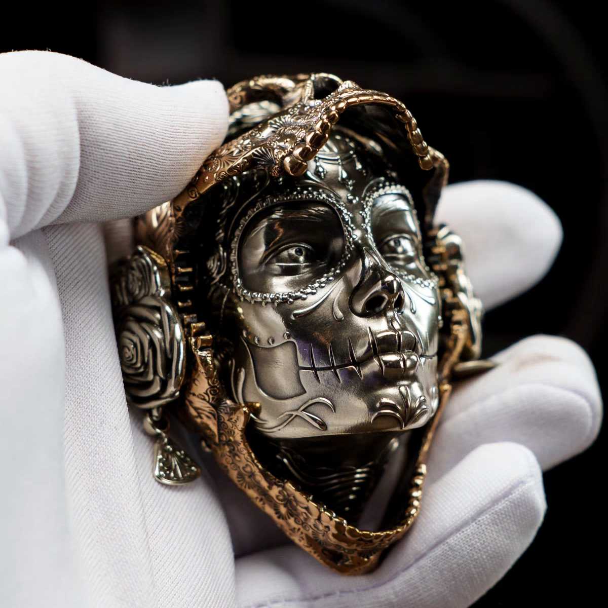 Ornate Metal Skull‑Mask Collectible Fidget Ornament